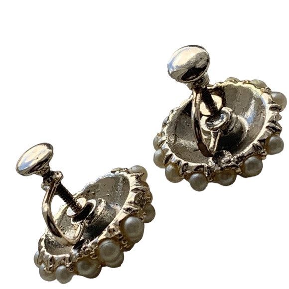 Vintage Simulated Seed Pearl Gold Plated Screw Back Earrings Woman’s Jewelry - Picture 6 of 8